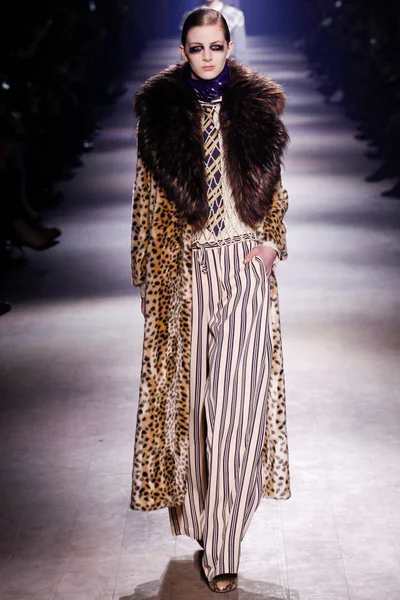 Look 14